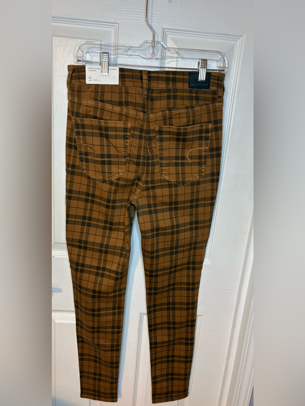 American Eagle 
Brown &  black plaid leggings. NWT
Back to school! 
Size 10